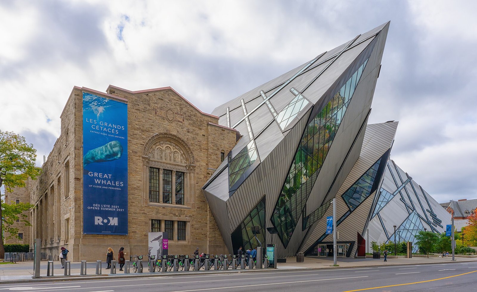 The Royal Ontario Museum’s angular Crystal beside its historic stone building